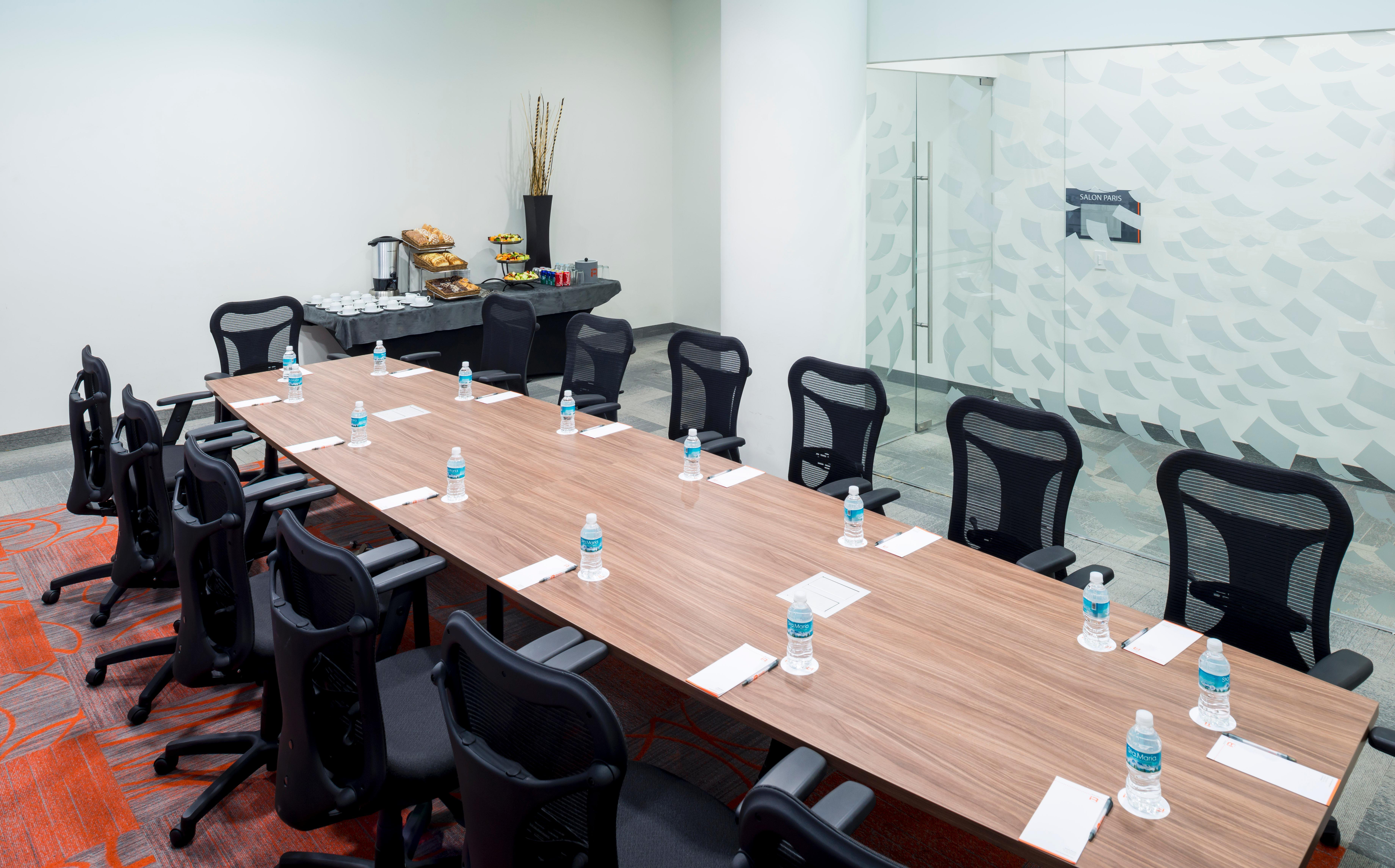 Real Inn Tijuana By Camino Real Hoteles Eksteriør bilde A boardroom at a hotel