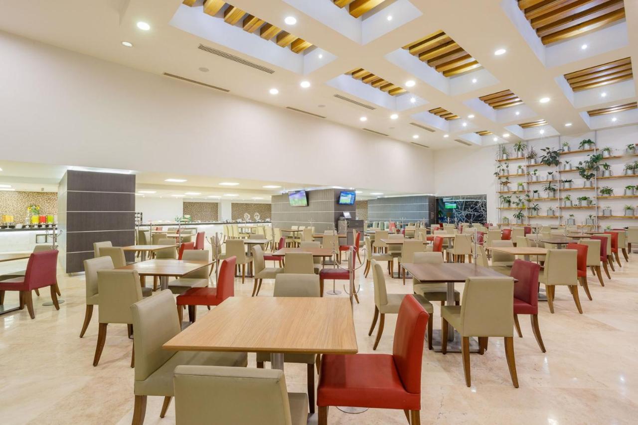 Real Inn Tijuana By Camino Real Hoteles Eksteriør bilde The lounge at the airport