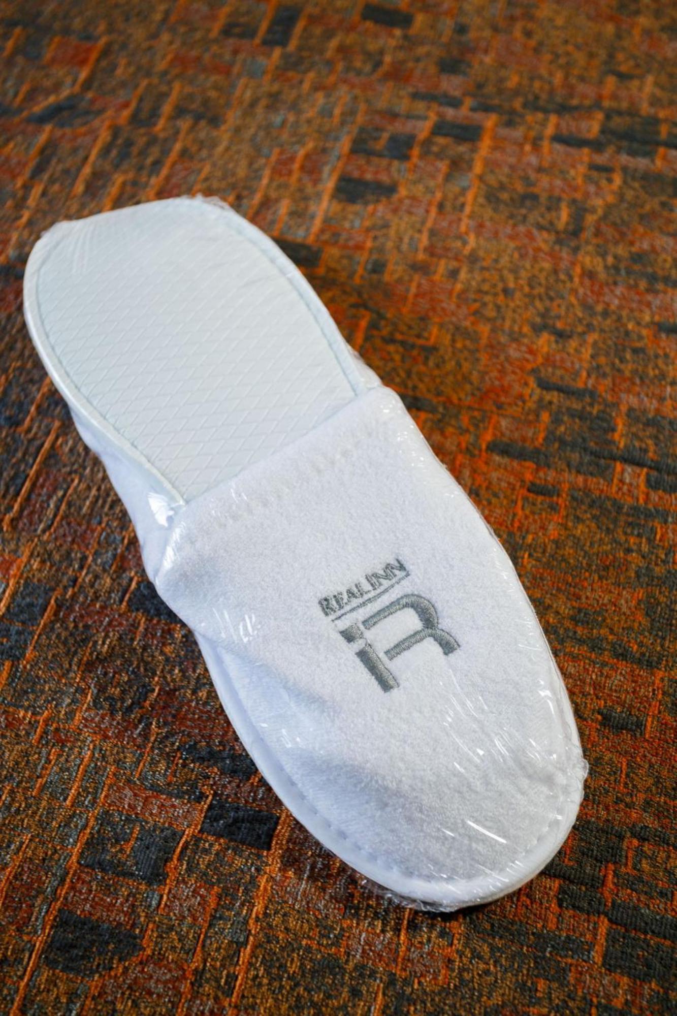 Real Inn Tijuana By Camino Real Hoteles Eksteriør bilde A pair of hotel slippers