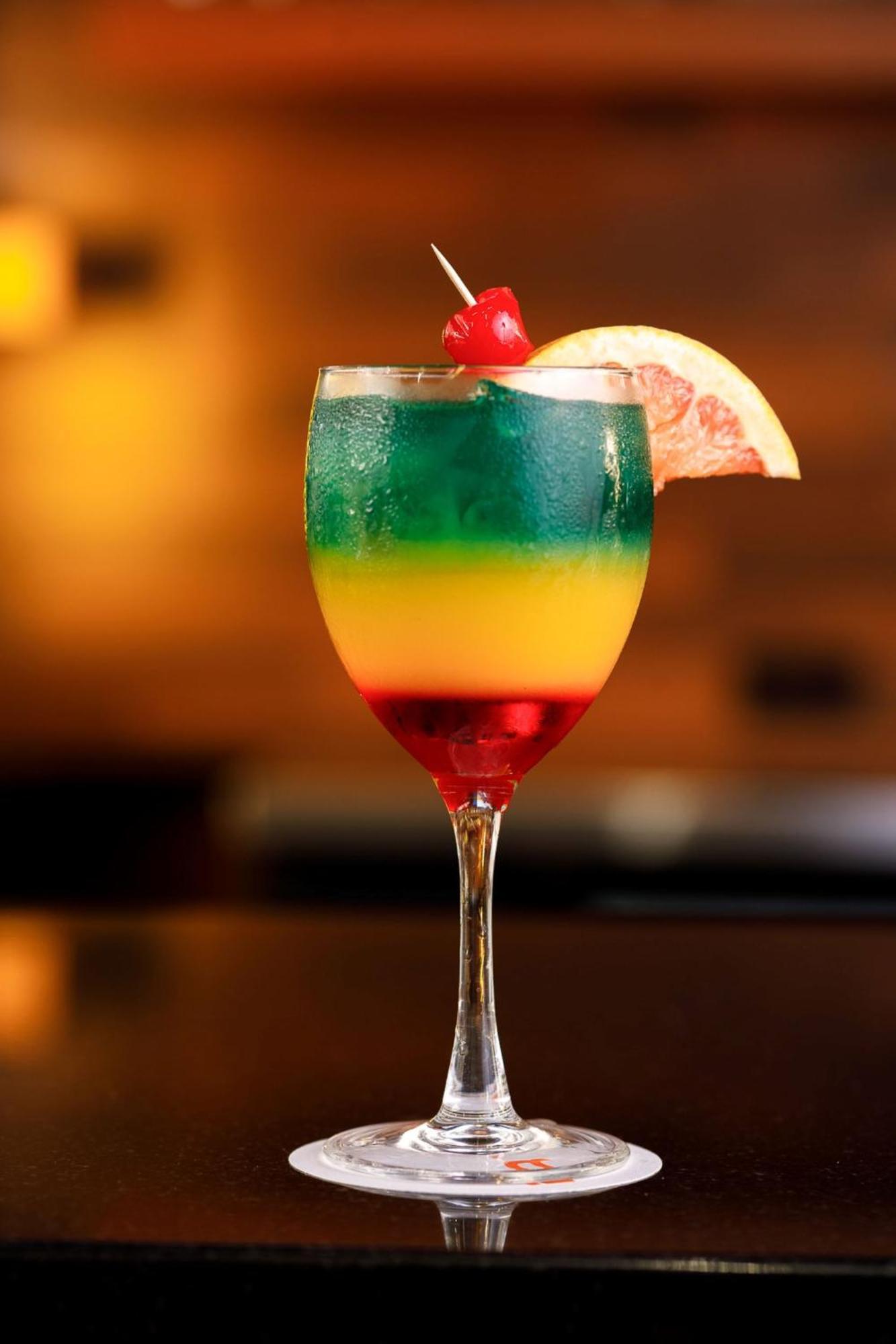 Real Inn Tijuana By Camino Real Hoteles Eksteriør bilde A layered cocktail